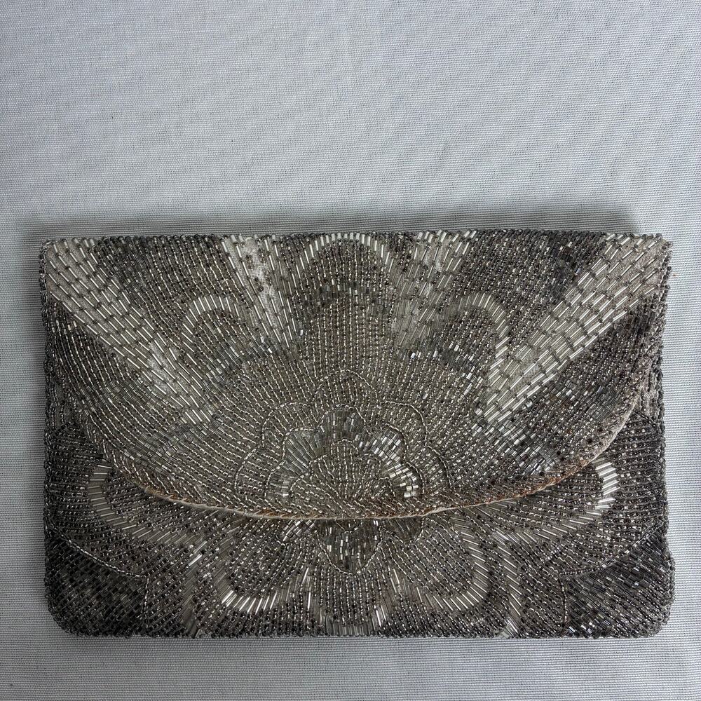 Vintage La Regale Metalic Silver Beaded Evening Clutch - Art Deco Wave Pattern